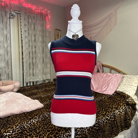 Y2K Sleeveless Sweater - Picture 3 of 5